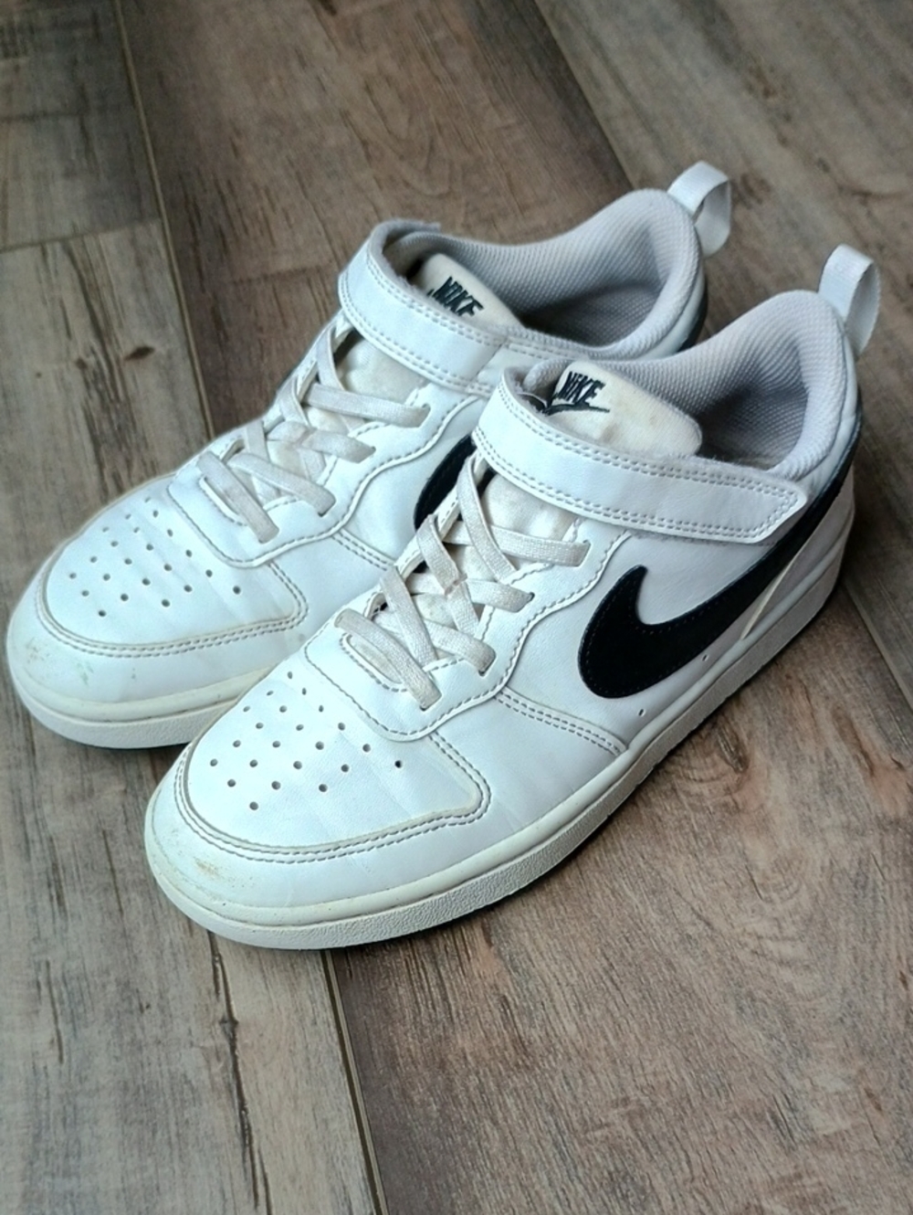 Nike White and Black Low-Top Leather Sneakers